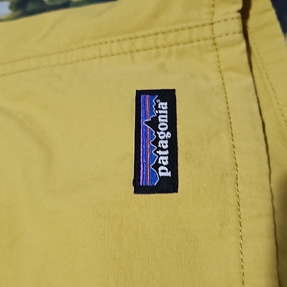 Patagonia Funhoggers Yellow Shorts Size XXL NWT - Picture 2 of 6